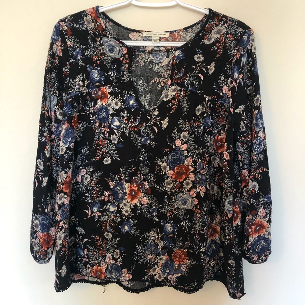American Eagle Black Floral Keyhole Top
